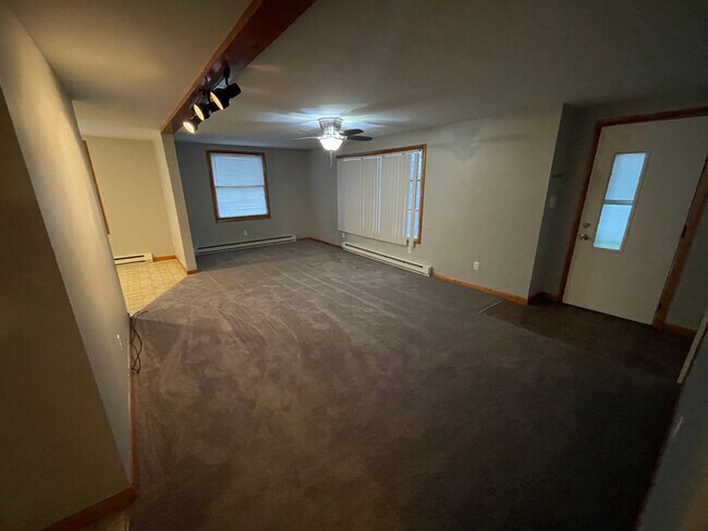 146 Harriet St in Throop, PA - Foto de edificio - Building Photo