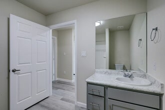 Grand Monarch Apartments in Montgomery, TX - Foto de edificio - Building Photo