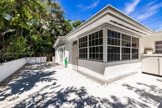 720 NE 70th St in Miami, FL - Building Photo - Building Photo