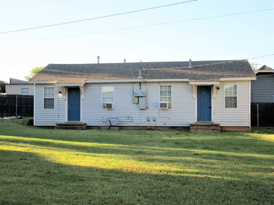 1014 N Bradley St in Weatherford, OK - Building Photo