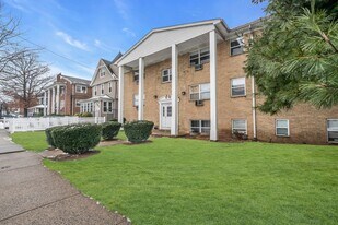 Chilton Manor in Elizabeth, NJ - Building Photo