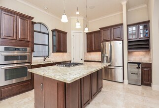 2052 W Main St in Houston, TX - Building Photo - Building Photo