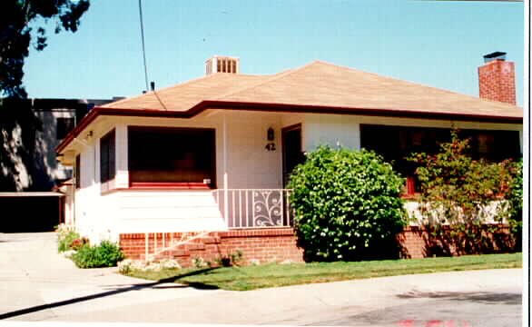 42 Mcaker Ct in San Mateo, CA - Building Photo