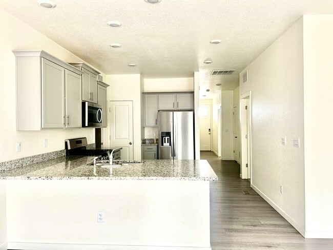 941 Canal W Dr in Brighton, CO - Building Photo - Building Photo