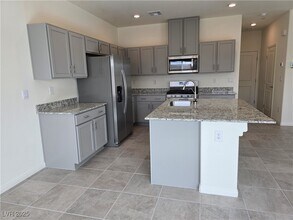1075 Gentle Swan in Henderson, NV - Building Photo - Building Photo
