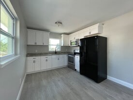 2704 E Columbus Dr in Tampa, FL - Building Photo