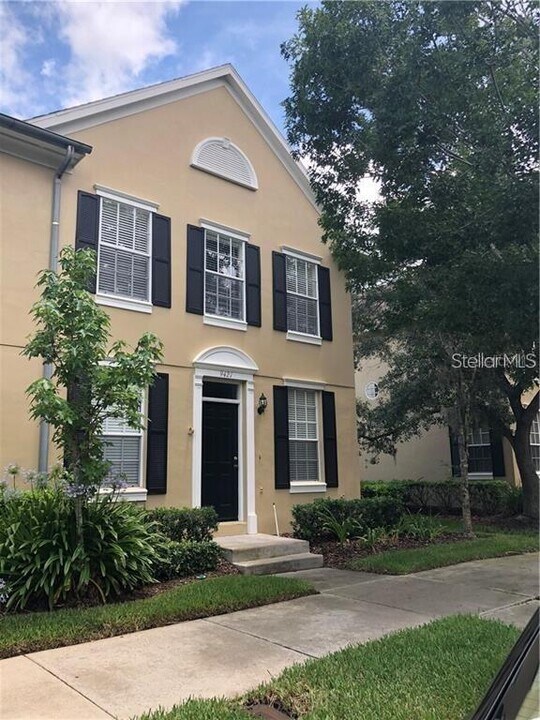 9421 W Park Village Dr in Tampa, FL - Building Photo