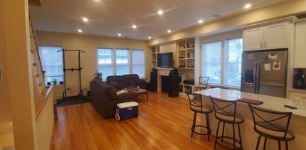 7 Sparhawk St, Unit B in Boston, MA - Foto de edificio - Building Photo