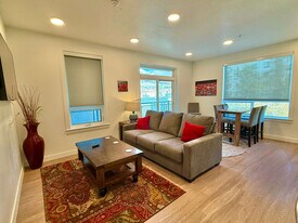 385 S 400 E in Salt Lake City, UT - Building Photo