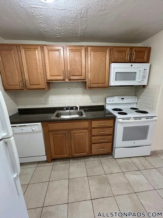 88 Gardner St in Boston, MA - Building Photo