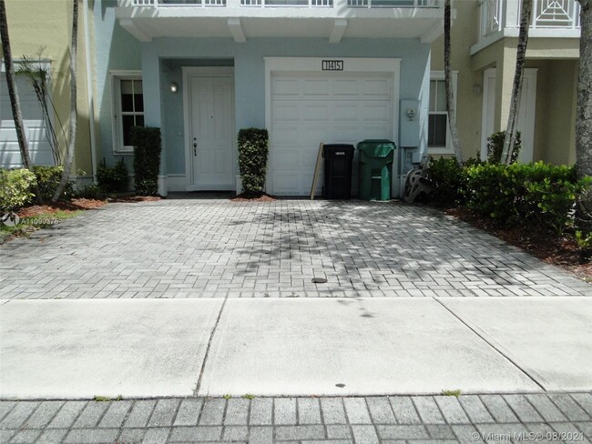 11415 NW 74th Terrace-Unit -11415 in Medley, FL - Building Photo - Building Photo