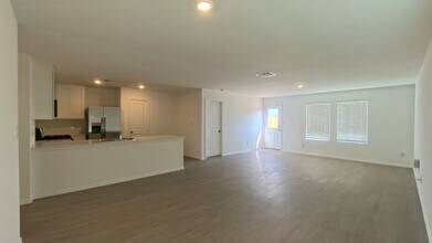 2324 Sprinkle Dr in Lockhart, TX - Building Photo - Building Photo