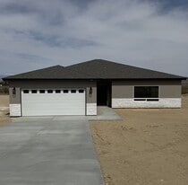10351 Crest Rd in California City, CA - Building Photo