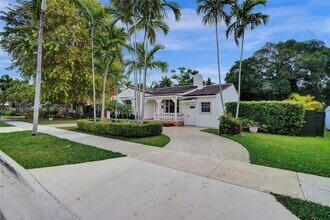 2454 SW 23rd Ter in Miami, FL - Building Photo - Building Photo