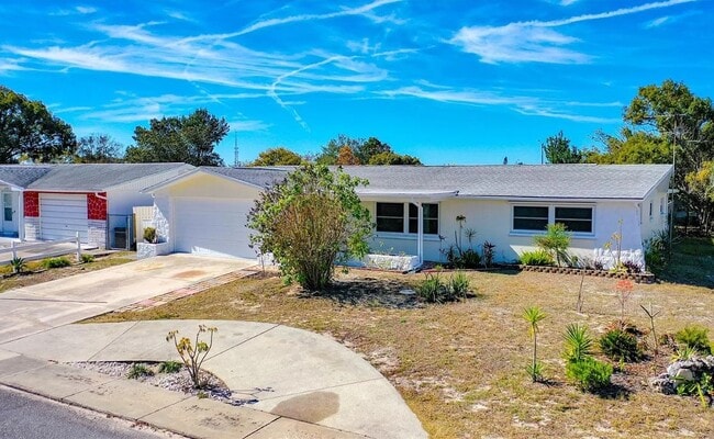 11705 Meredith Ln in Port Richey, FL - Foto de edificio - Building Photo