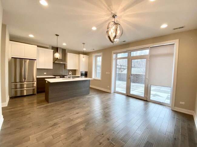 317 W Evergreen Ave in Chicago, IL - Building Photo - Building Photo