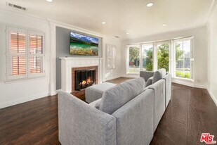 1789 S Fairfax Ave in Los Angeles, CA - Building Photo