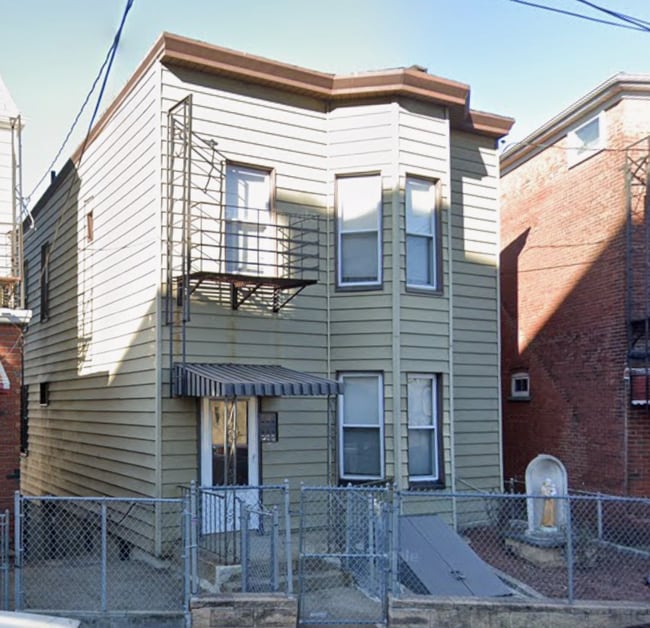 105 Linden St, Unit 2nd Floor