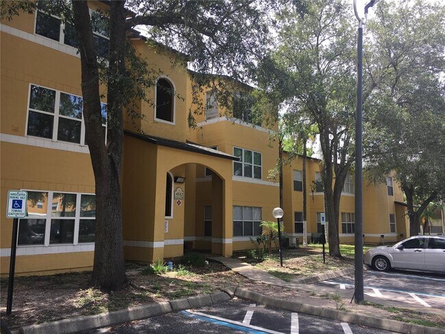 4512 Commander Dr in Orlando, FL - Building Photo - Building Photo
