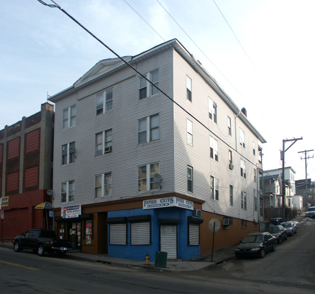 138 Cherry St in Waterbury, CT - Foto de edificio - Building Photo