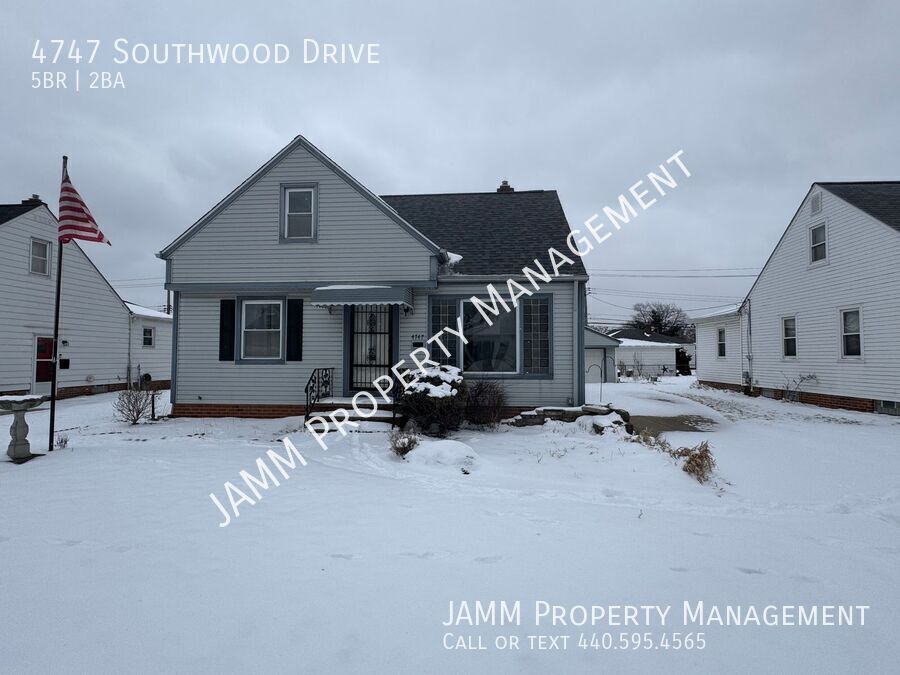 4747 Southwood Dr in Brooklyn, OH - Building Photo