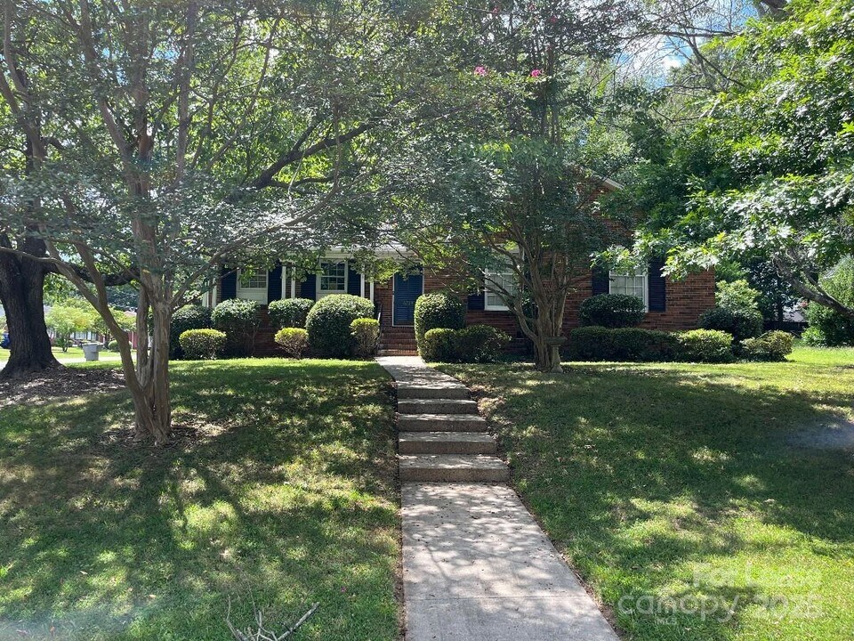 6734 Knollgate Dr in Charlotte, NC - Building Photo