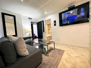 7401 N Scottsdale Rd in Paradise Valley, AZ - Building Photo - Building Photo
