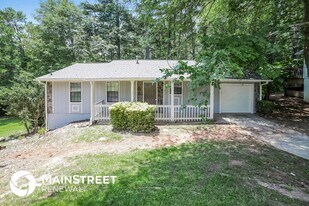 2227 Cherokee Valley Cir in Lithonia, GA - Building Photo