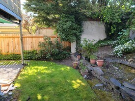 14120 NE 7th Pl in Bellevue, WA - Building Photo