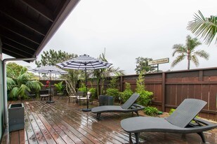 1560 N Coast Highway 101 in Encinitas, CA - Building Photo