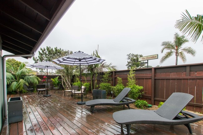 1560 N Coast Highway 101