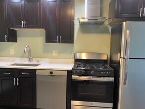 2932 N Calvert St, Unit 3 in Baltimore, MD - Building Photo - Building Photo