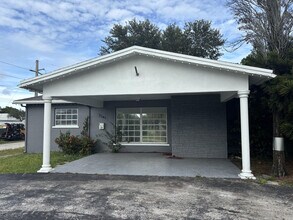 2241 N 56th Ave in Hollywood, FL - Building Photo - Building Photo