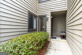 302 Cedar Chase Cir NE in Atlanta, GA - Building Photo - Building Photo