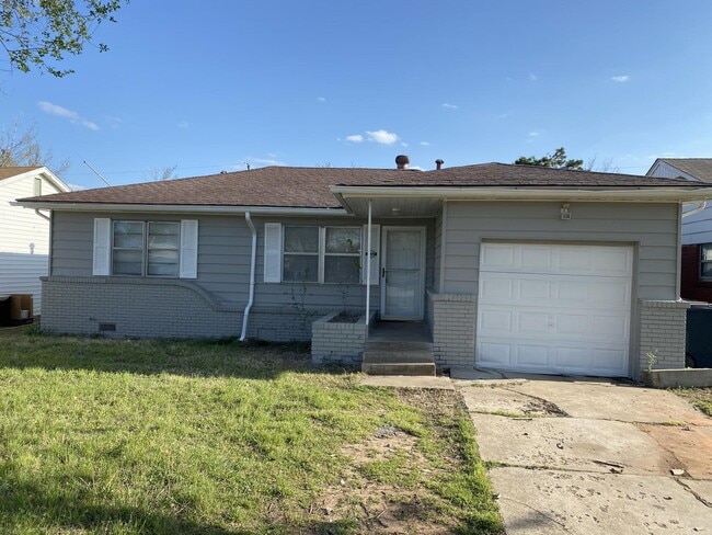 property at 3332 SW 42nd St