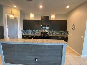 204 Spellbrook Ln in Lakeway, TX - Foto de edificio - Building Photo