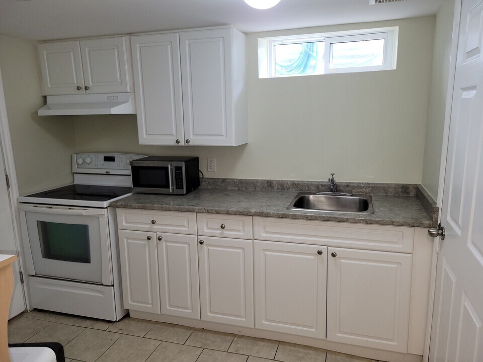 89 Blythwood Rd in Waterloo, ON - Building Photo