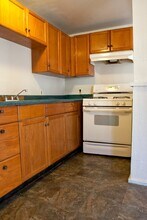 698 Brockhurst St in Oakland, CA - Building Photo - Building Photo