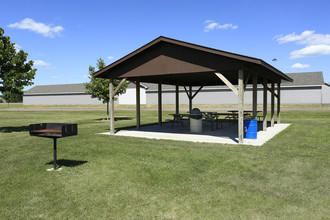 Community Park Apartment Homes in Paynesville, MN - Foto de edificio - Other