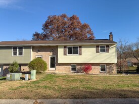 2231 Donough Dr in Manheim, PA - Building Photo