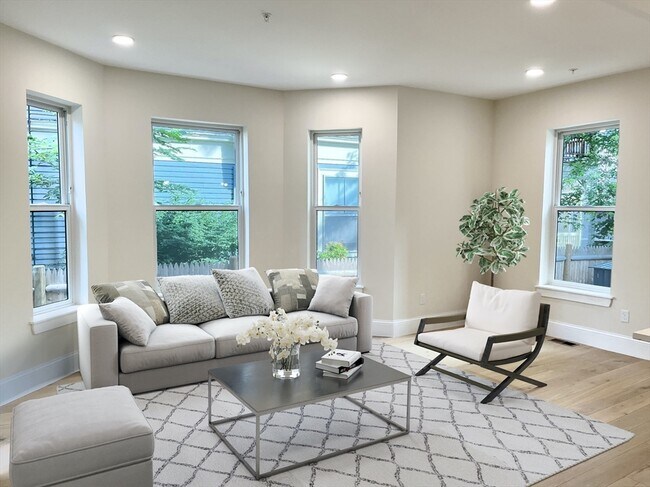 12 Arnold Cir in Cambridge, MA - Building Photo - Building Photo