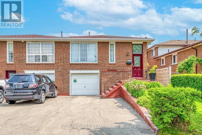 878 Blairholm Ave in Mississauga, ON - Building Photo - Building Photo
