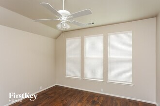 2744 Cedar Ridge Ln in Fort Worth, TX - Foto de edificio - Building Photo