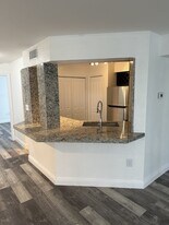 2460 NW 33rd St in Oakland Park, FL - Building Photo