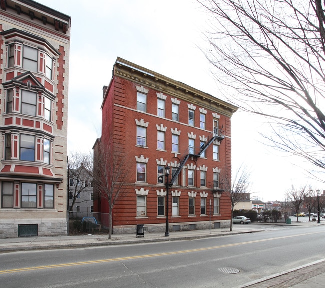 48-50 Mitchell Ave in Waterbury, CT - Building Photo - Building Photo