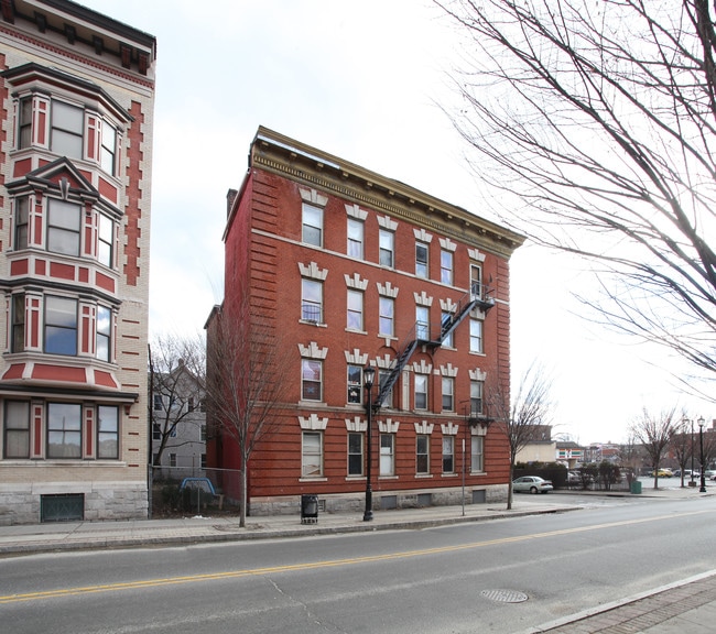 48-50 Mitchell Ave in Waterbury, CT - Foto de edificio - Building Photo