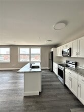 530 Chestnut St in Manchester, NH - Building Photo - Building Photo