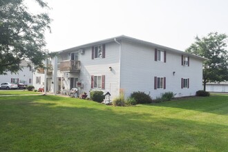 Sunshine Court Apartments in Bonduel, WI - Foto de edificio - Interior Photo