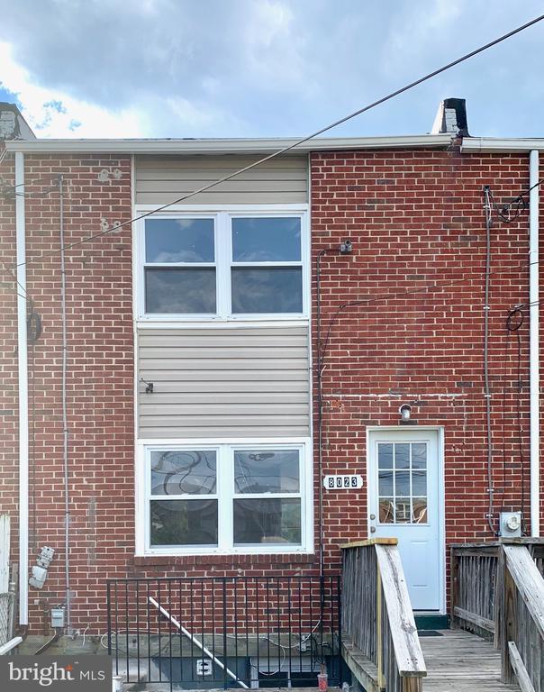 8023 Gough St in Baltimore, MD - Foto de edificio - Building Photo