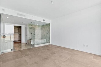 3131 NE 7th Ave in Miami, FL - Building Photo - Building Photo